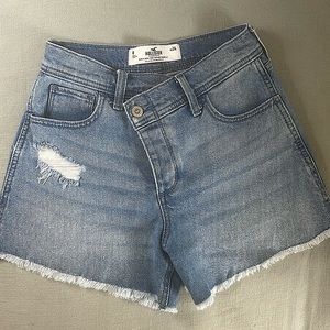 Super Cute! Hollister Curvy High Rise Vintage Denim Short 4”